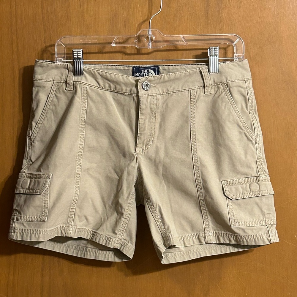 North Face Tan Cargo Shorts Size 6 Long‎